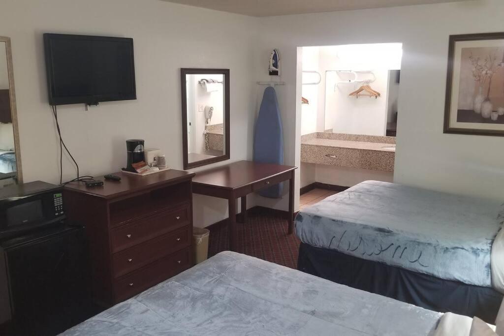 Hotel 2 Queen Beds Hotel Room 222 Wi-Fi Hot Tub Booking Stillwater Esterno foto
