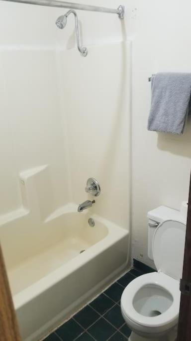 Hotel 2 Queen Beds Hotel Room 222 Wi-Fi Hot Tub Booking Stillwater Esterno foto