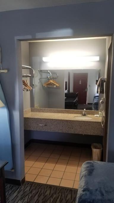Hotel 2 Queen Beds Hotel Room 222 Wi-Fi Hot Tub Booking Stillwater Esterno foto