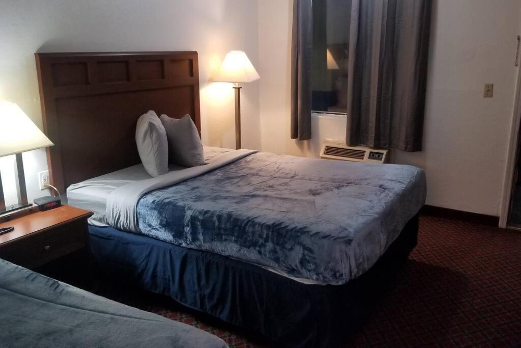 Hotel 2 Queen Beds Hotel Room 222 Wi-Fi Hot Tub Booking Stillwater Esterno foto